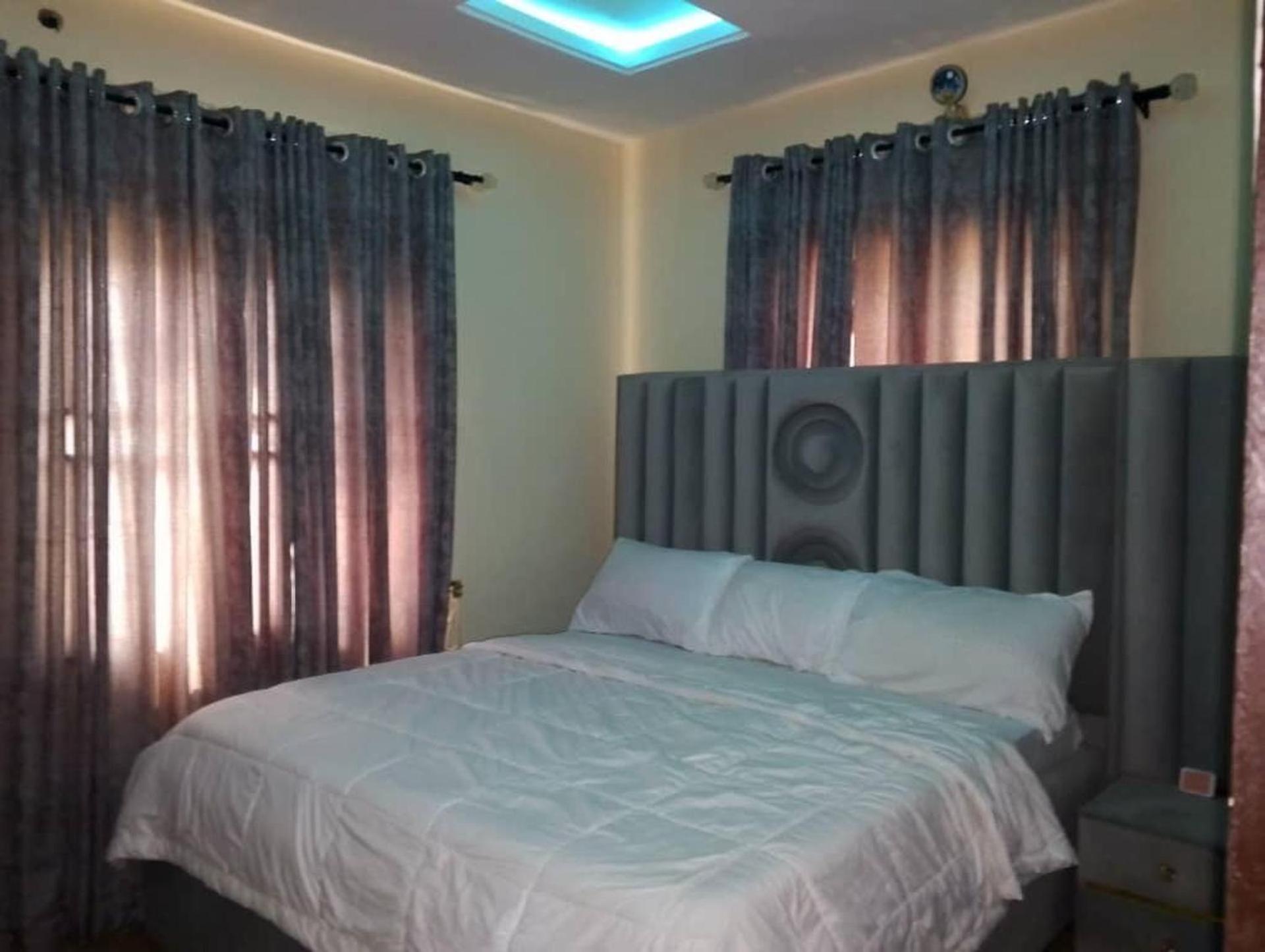 2 Bed-Sleeps 4-Free Parking-Aircon-3 Leilighet Benin City Eksteriør bilde